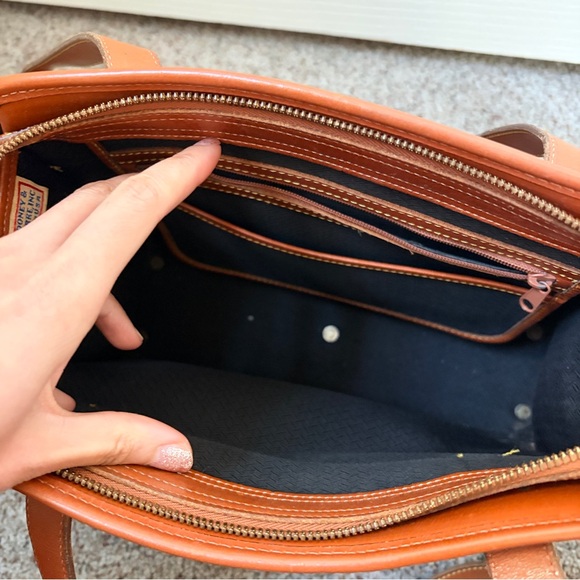 Dooney and Bourke rare vintage all weather leather shoulder bag - Picture 9 of 13